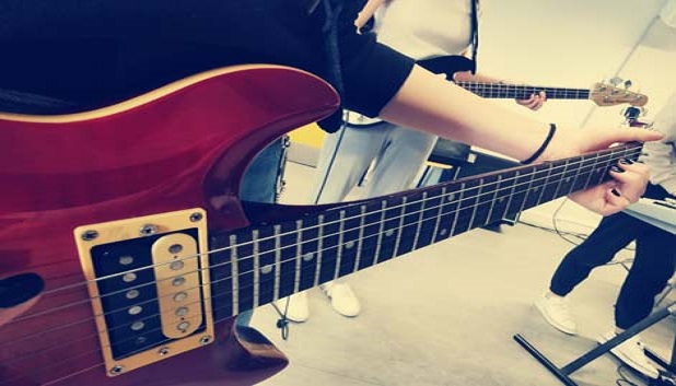 Musik S├©hus6. En guitarspiller