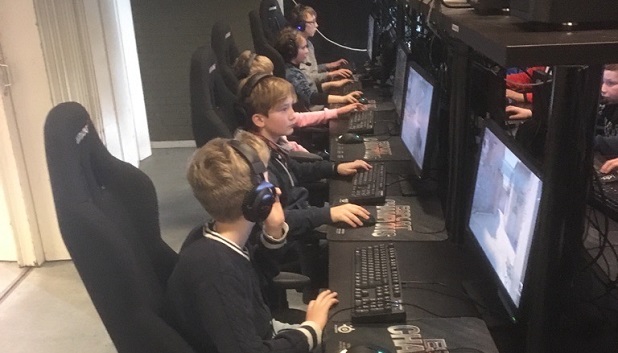 e_sport2ny. Børn spiller pc